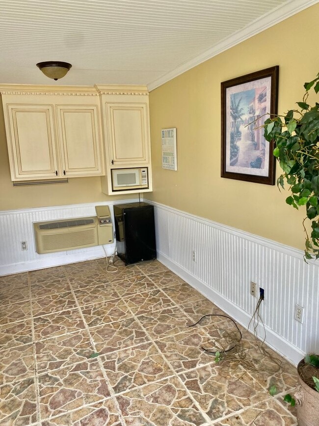 Building Photo - 1407 Camellia Dr