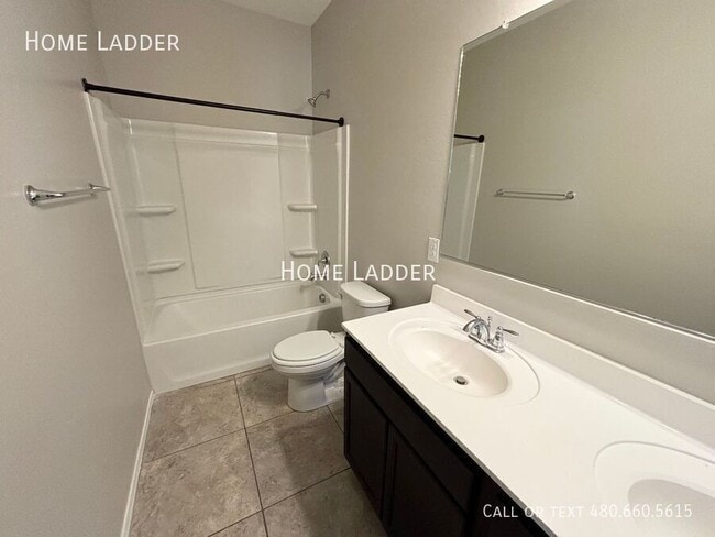Building Photo - 10453 E Cliffrose Ln