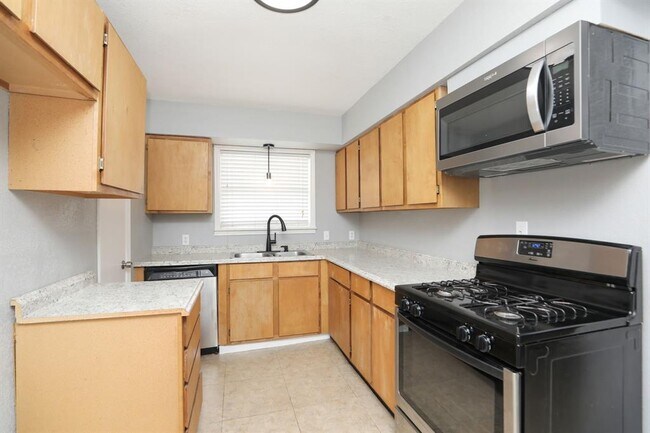 Building Photo - 3218 Cedarcrest Dr