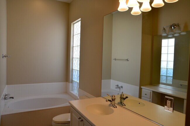 Building Photo - Nice 3 Bedroom / 2 Bath House with Private Pool in Gated VillageWalk of Lake Nona