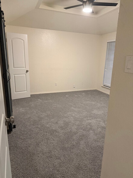 Building Photo - 903 Teakwood Ln