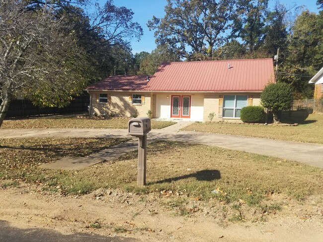 Building Photo - Modern Home