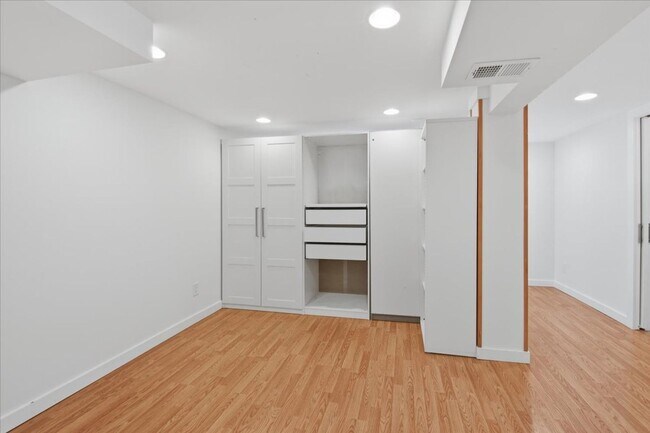 Building Photo - 3bd/2ba Seattle Home