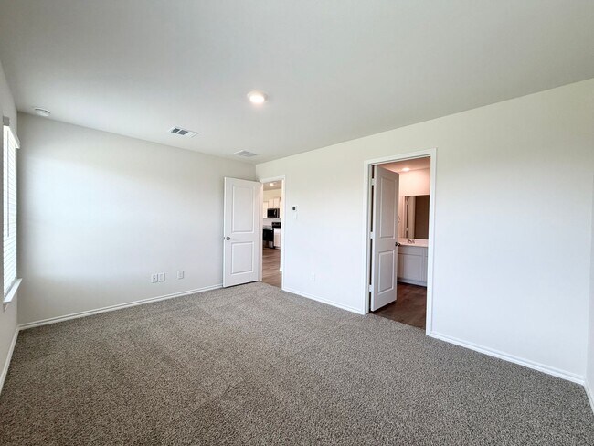 Building Photo - 1116 Riverbrook Ln