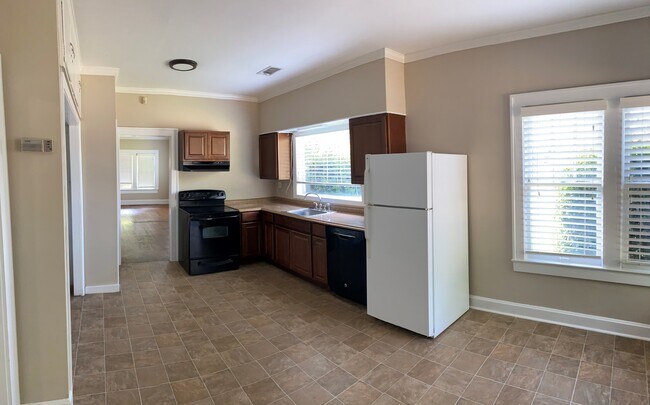 Kitchen - 1628 4th Ave