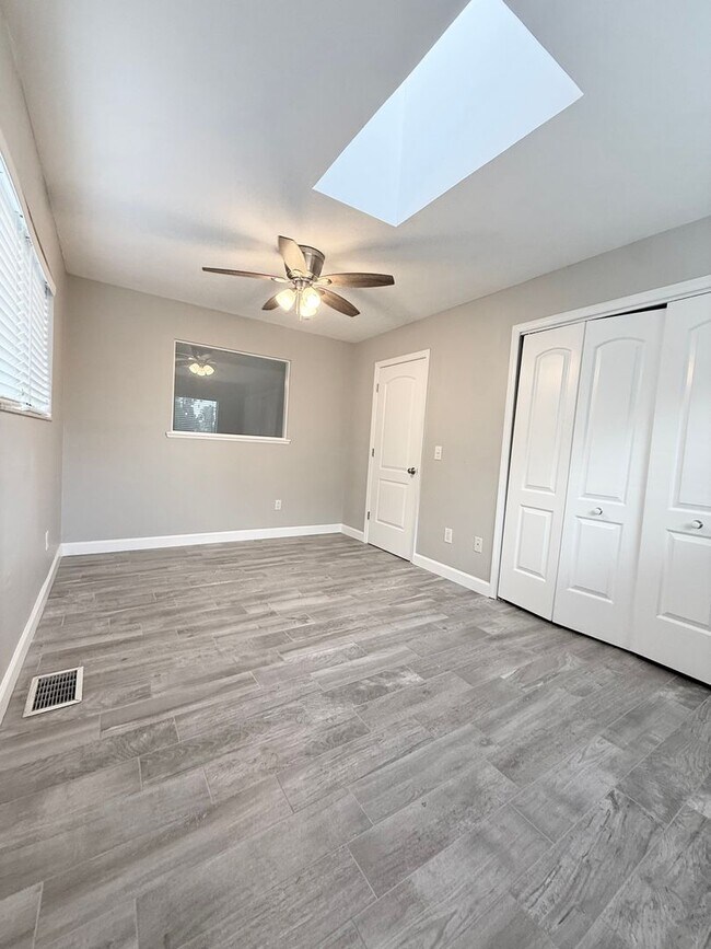 Building Photo - 621 Landings Pl
