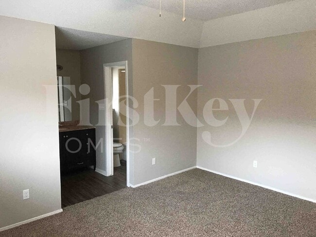Building Photo - 2510 Bentley Dr