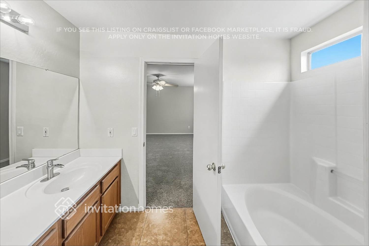 Building Photo - 423 S Sabrina
