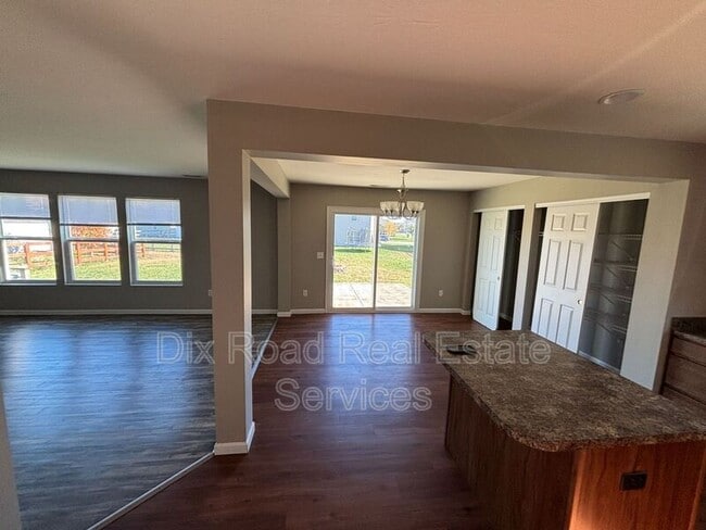 Building Photo - 106 Day Pl