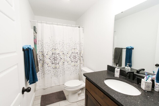 Building Photo - Like New Beautiful 3/2 Home in Gentry