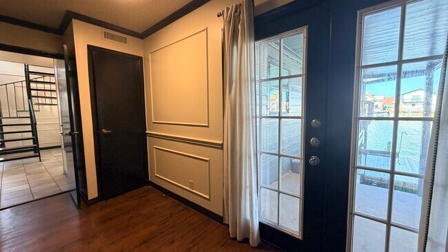 Building Photo - 13738 Tajamar St