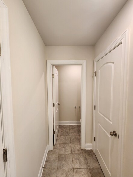 Building Photo - 902 Oak Rdg Ln
