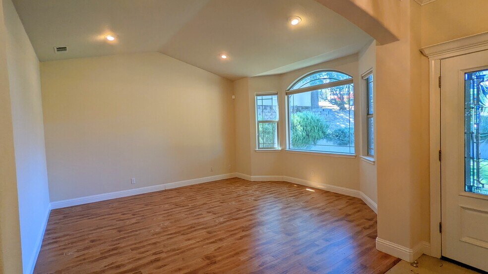 Building Photo - 1043 Diamante Robles Ct