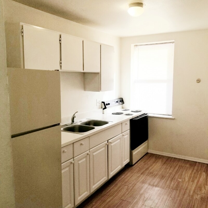 Building Photo - 1010 E Evans Ave