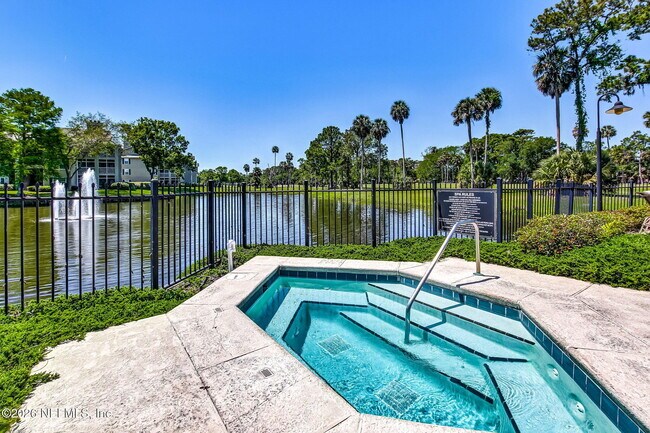 Building Photo - 800 Ironwood Dr