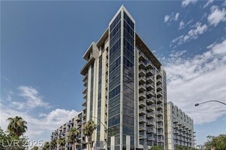 Building Photo - 353 E Bonneville Ave