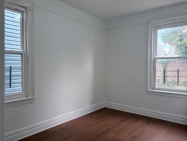 Building Photo - 302 Chapel Ave