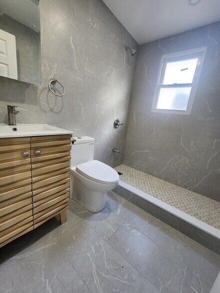 Building Photo - 9-08 150th St