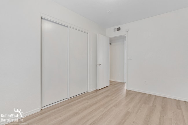 Building Photo - Remodeled 4Bdm 2Ba Downtown Duplex in Phoenix