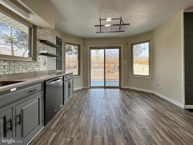 Building Photo - 401 Butternut Ct