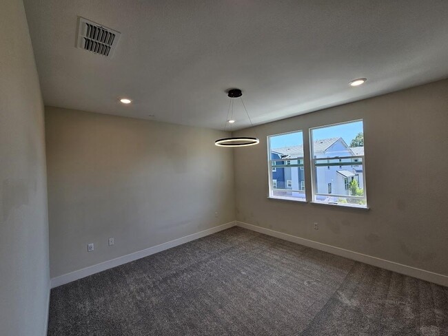 Building Photo - 3411 Crestmoor Dr