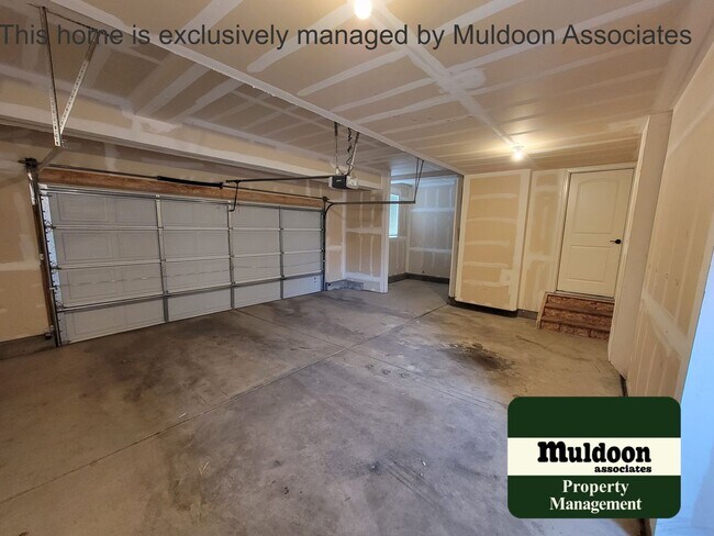 Building Photo - ? Bright & Spacious 3-Bedroom Home w/ 3-Car Garage