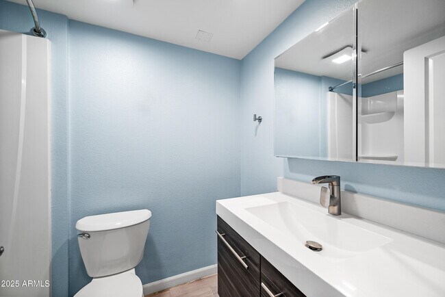 Building Photo - 3025 N 32nd St