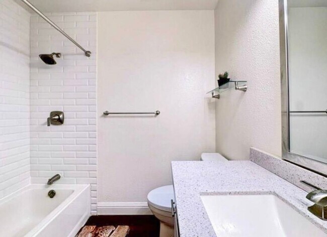 Building Photo - OAK RIDGE VILLAGE CONDO