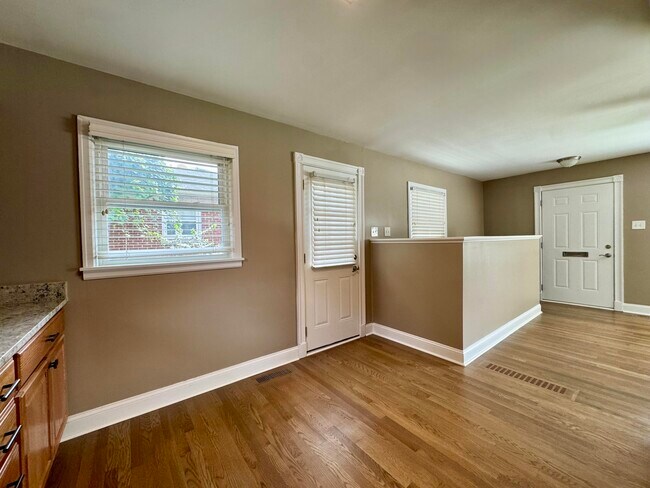 Building Photo - 2564 Millbrook Dr