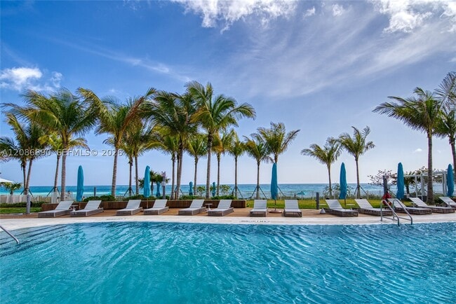 Building Photo - 15701 Collins Ave