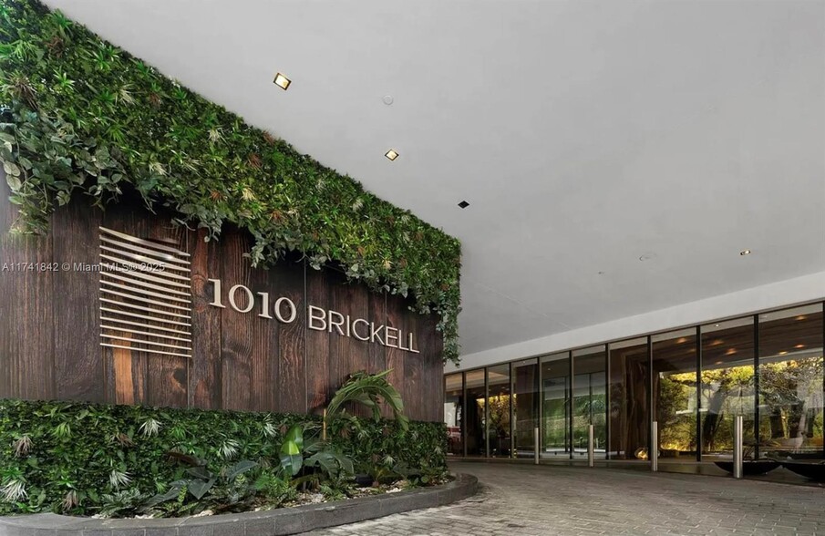 Building Photo - 1010 Brickell Ave
