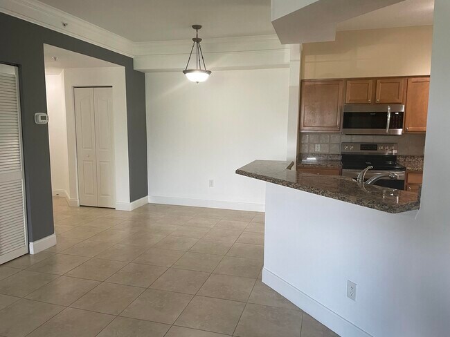 Building Photo - 9905 Baywinds Blvd