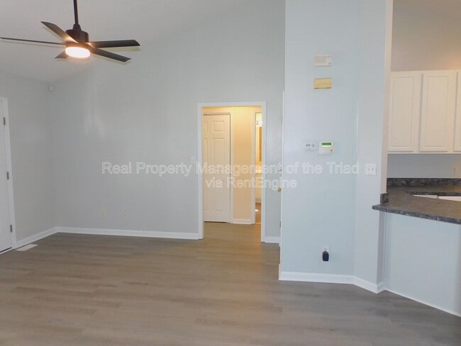 Building Photo - 4301 Edgemore Rd