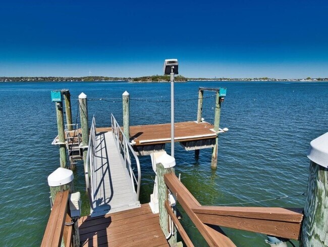 Building Photo - 149 Nanaquaket Rd