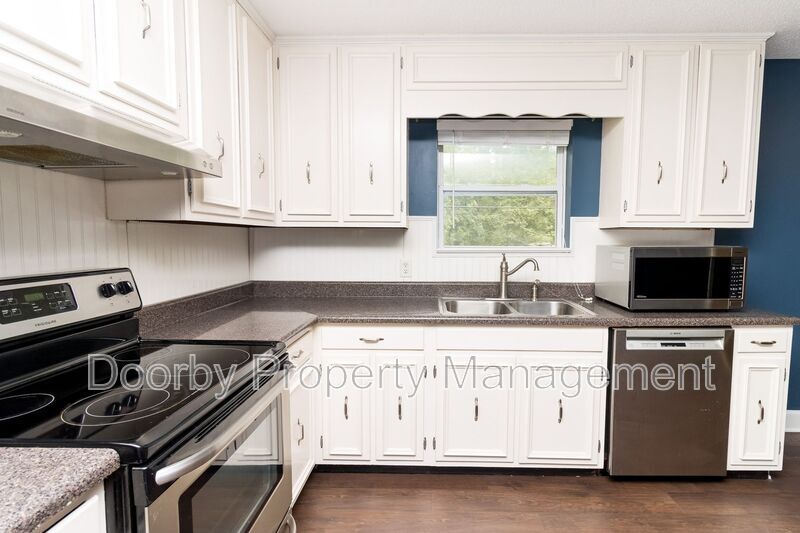 Building Photo - 805 Gloria Ln