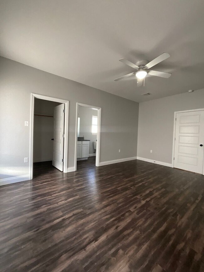 Building Photo - 305 Lacey Eden Ln