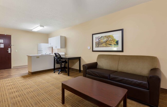 Building Photo - Furnished Studio-Rockford - I-90