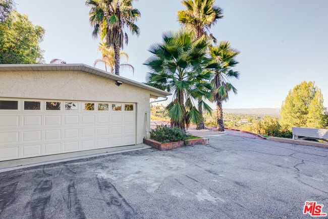 Building Photo - 4520 Gable Dr