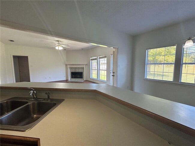 Building Photo - 5463 Henning Dr W