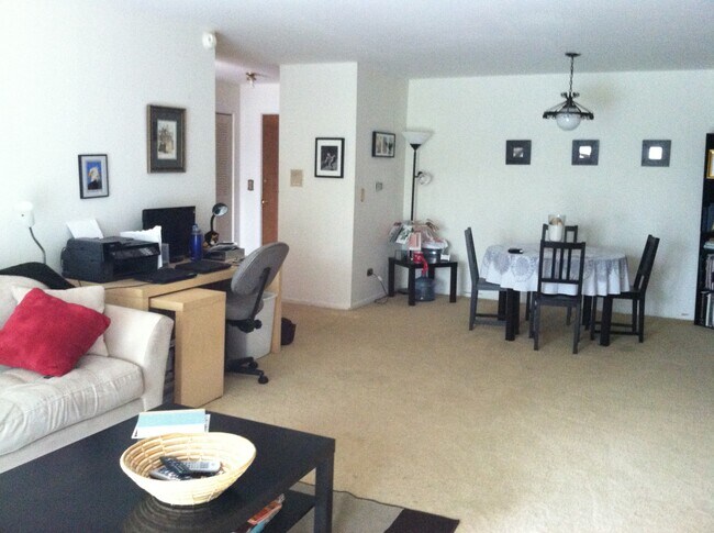 Building Photo - 1301 S Finley Rd