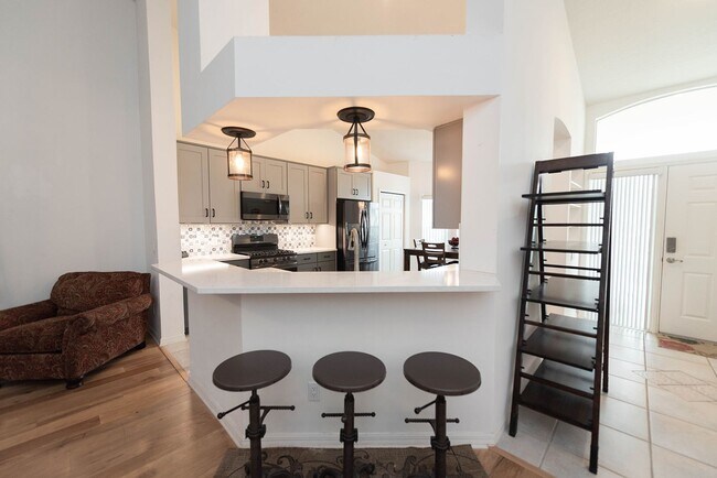 Building Photo - Beautiful Home in Satellite Beach including Lawncare and Community Pool