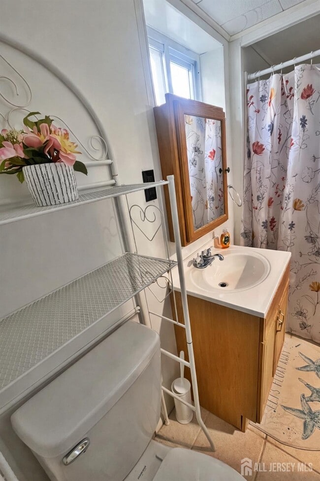 Building Photo - 100 Pinetree Dr