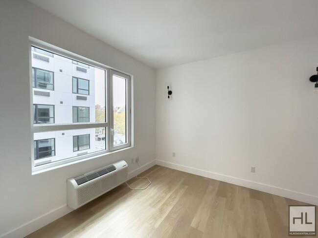 Building Photo - President Street / Sunlit Studio 1-Bath / ...