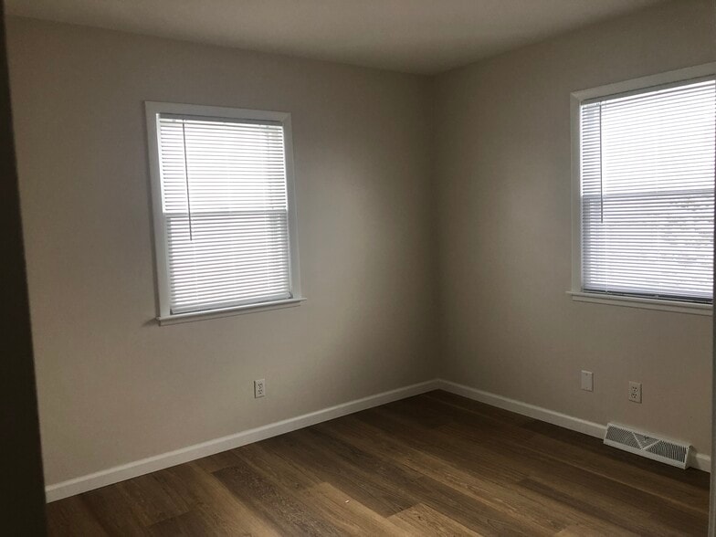 bedroom 2 - 106 E 2nd St