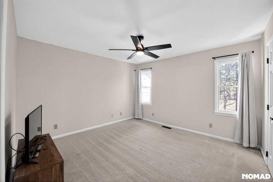 Building Photo - 533 Oak Run Dr