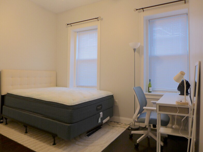 Building Photo - 17 Warwick St