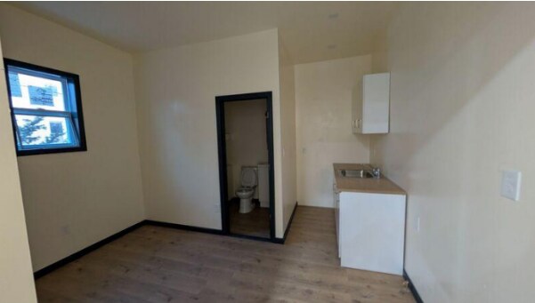 Building Photo - 501 Blatchley Ave