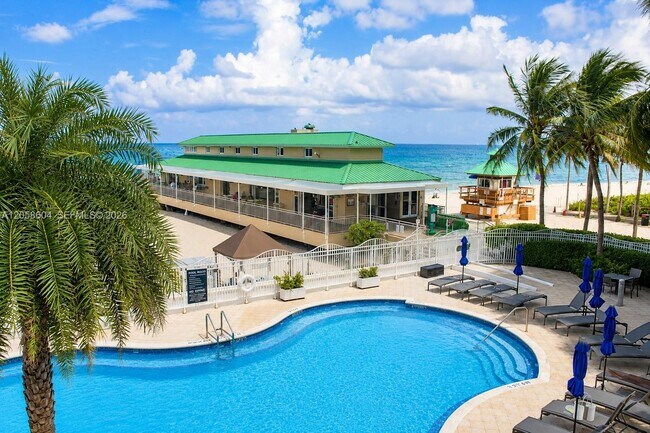 Building Photo - 16699 Collins Ave