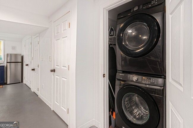 Building Photo - 2100 Cascade Rd