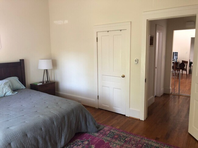 Building Photo - APPLICATION PENDING!!! 2 bedroom Secret Hi...